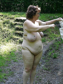 naked moms outdoors xxx pics